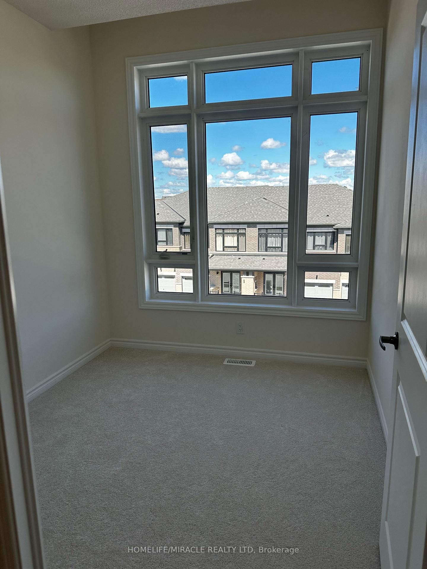 71 MCGOWAN Dr, Whitby, view 4