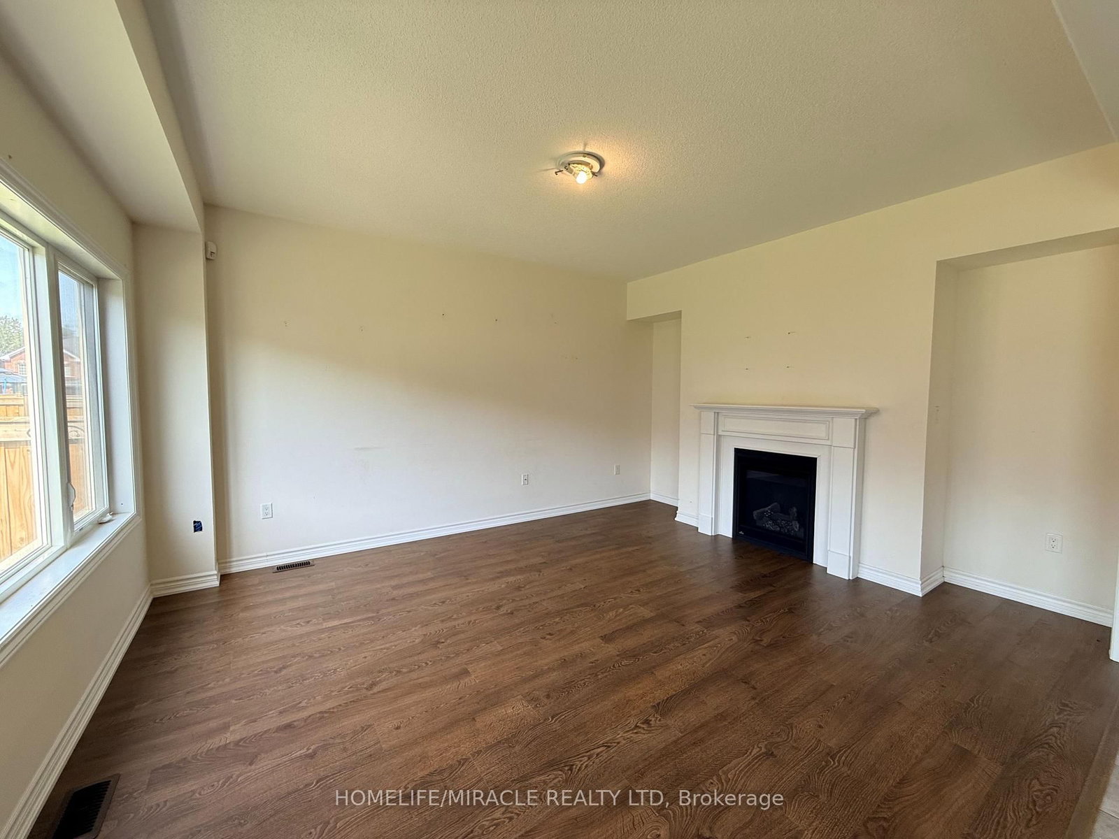 42 Arthur Mclaughlin Street • Clarington, ON photo 11