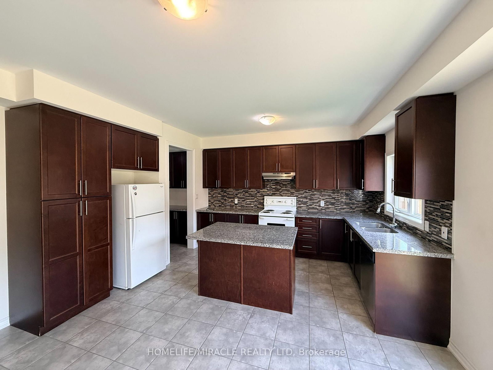 42 Arthur Mclaughlin Street • Clarington, ON photo 15