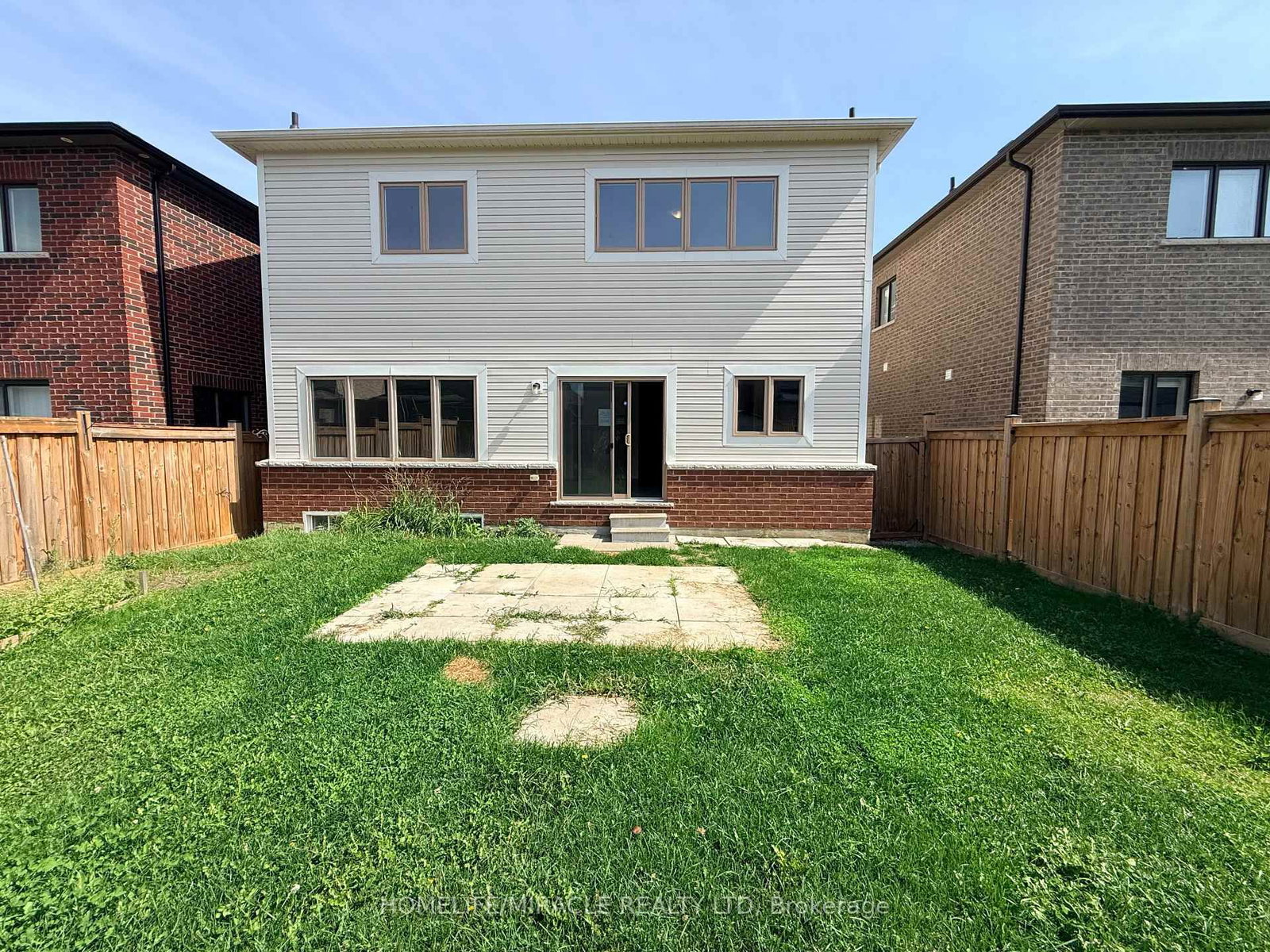 42 Arthur Mclaughlin Street • Clarington, ON photo 17