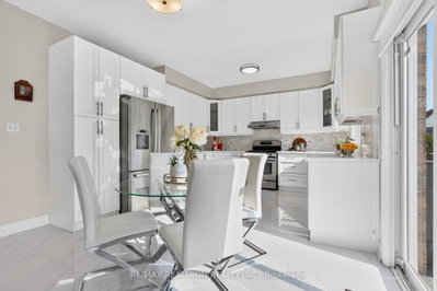 18 Carter-Bennett Drive • Ajax, ON photo 5