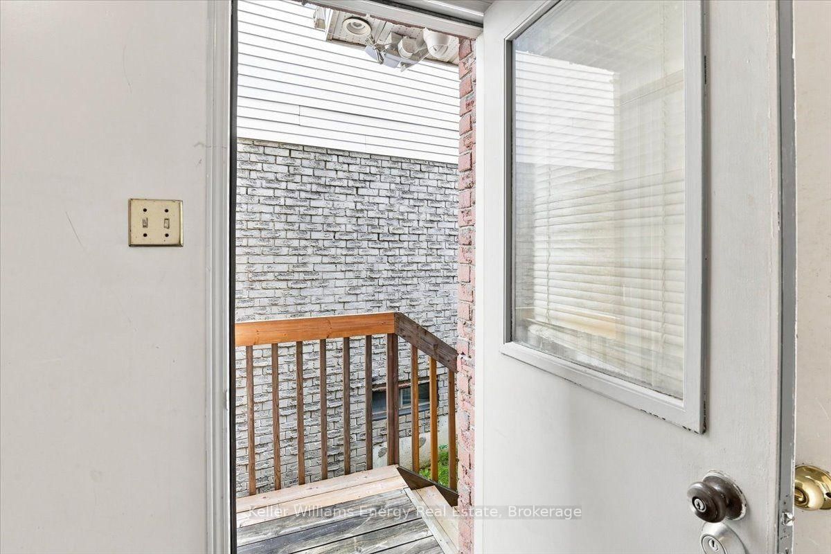 21 Upland Dr, Whitby, view 2
