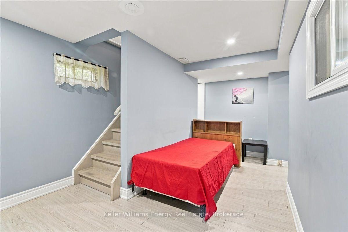 21 Upland Dr, Whitby, view 3
