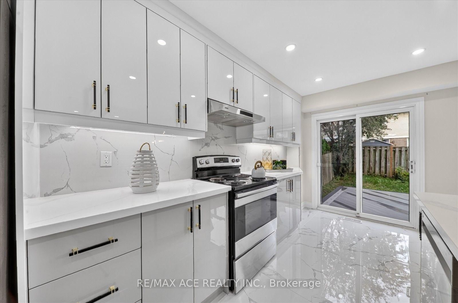 101 Greenfield Crescent • Whitby, ON photo 16