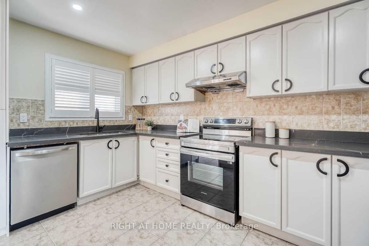 2304 Winlord Place • Oshawa, ON photo 8