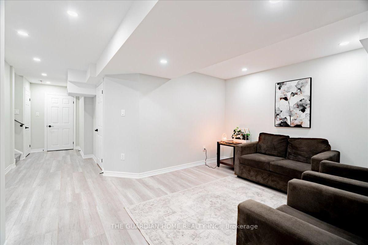 45 Barkerville Drive • Whitby, ON photo 43