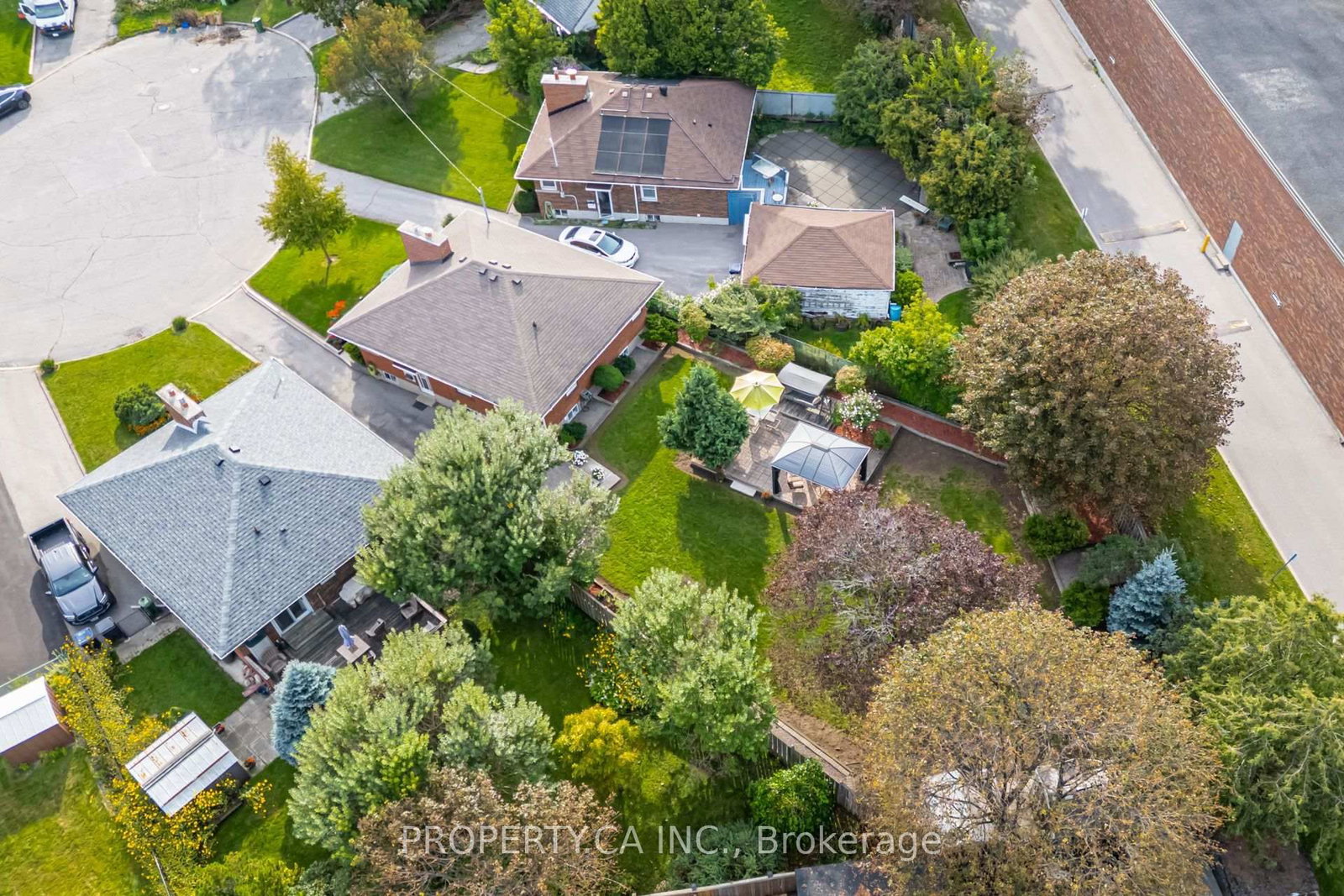 11 Barnsley Court • Toronto, ON photo 34
