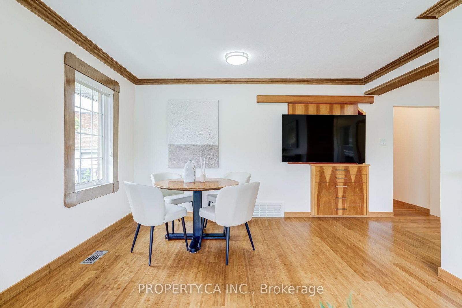 11 Barnsley Court • Toronto, ON photo 8