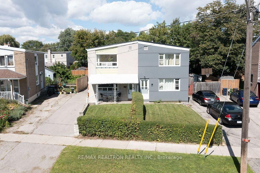 68 Chelwood Road • Toronto, ON photo 4