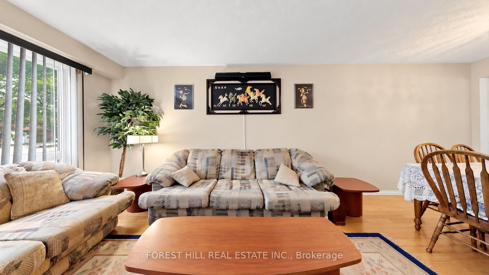 35 Treetops Court • Toronto, ON photo 4