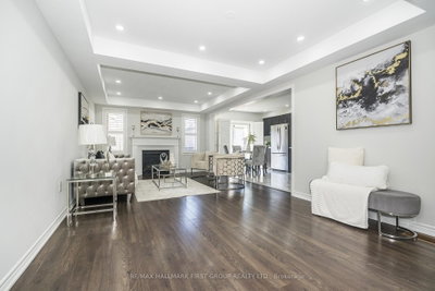 1019 Dragonfly Avenue • Pickering, ON photo 4