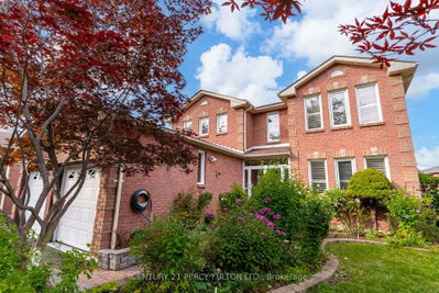 27 Dagwell Crescent • Ajax, ON photo 2