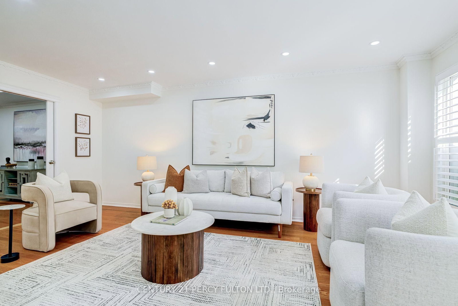 27 Dagwell Crescent • Ajax, ON photo 3