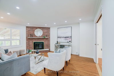 27 Dagwell Crescent • Ajax, ON photo 9