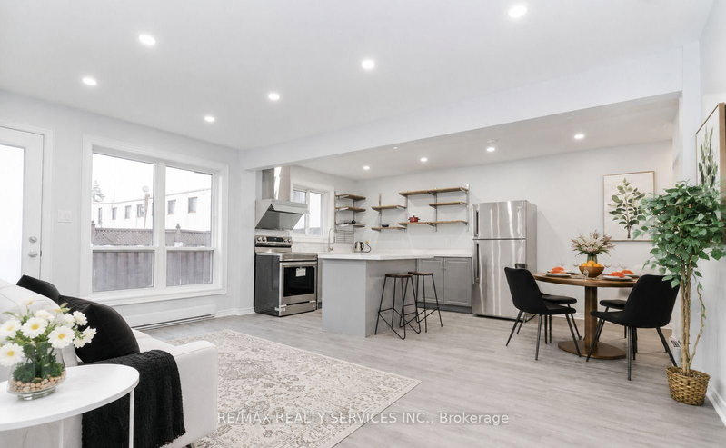 137 - 1100 Oxford Street