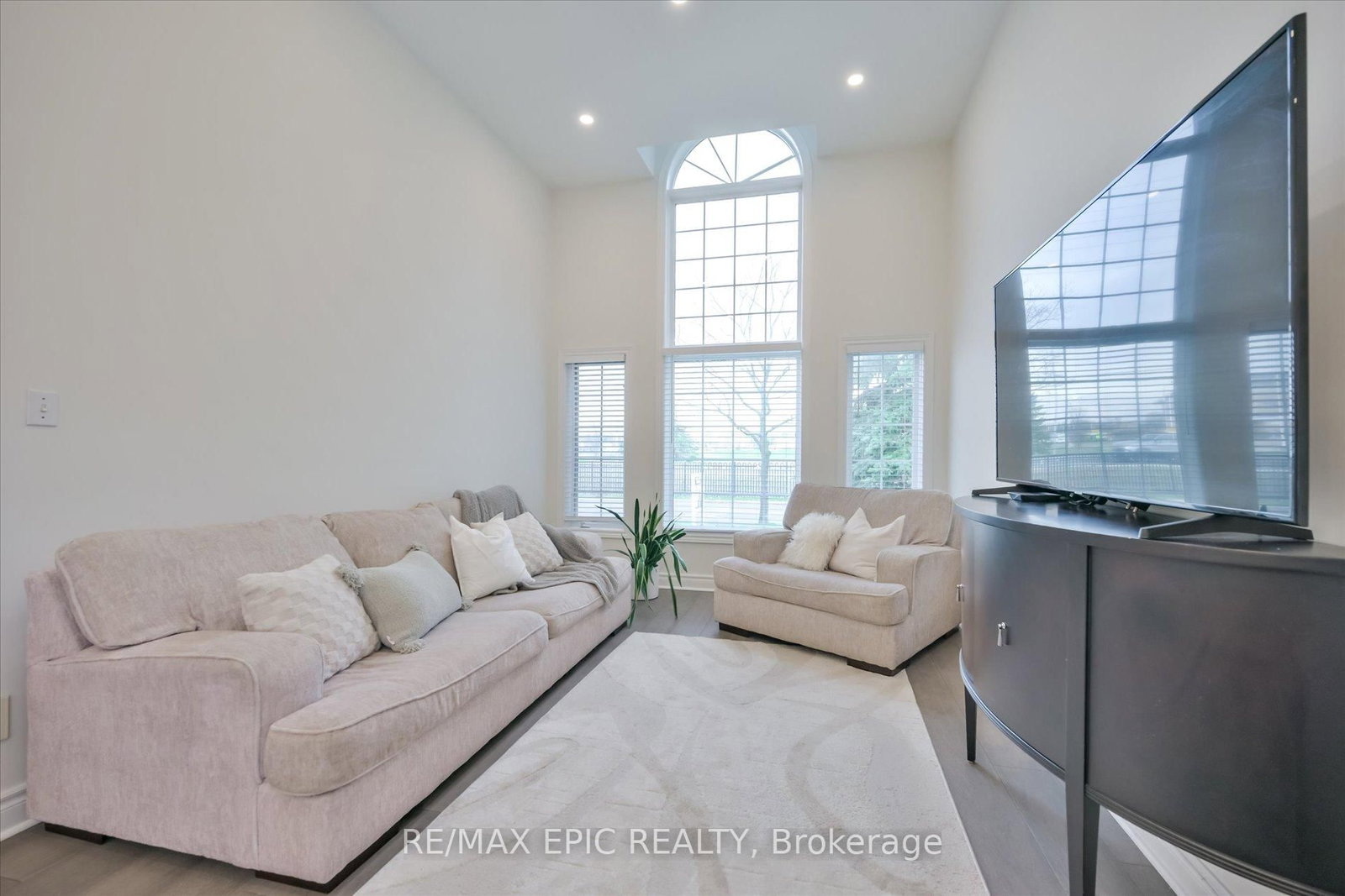 33 Emmett Place • Whitby, ON photo 12