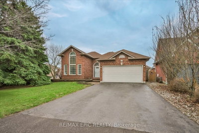 33 Emmett Place • Whitby, ON photo 2