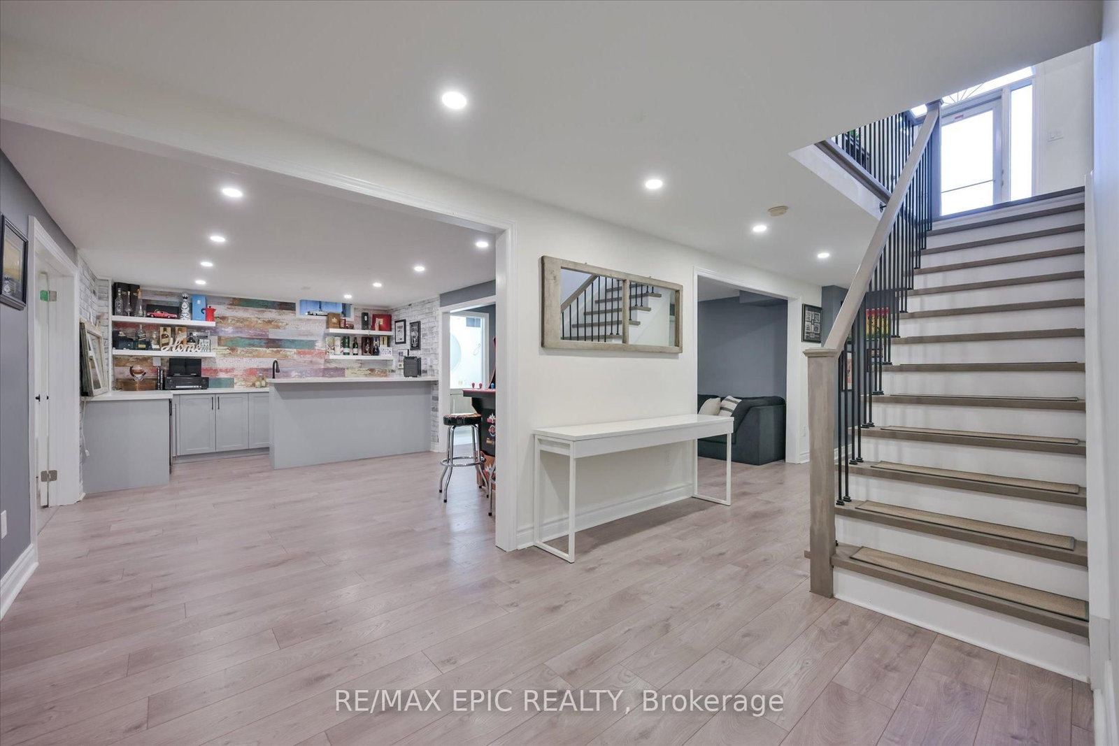 33 Emmett Place • Whitby, ON photo 31