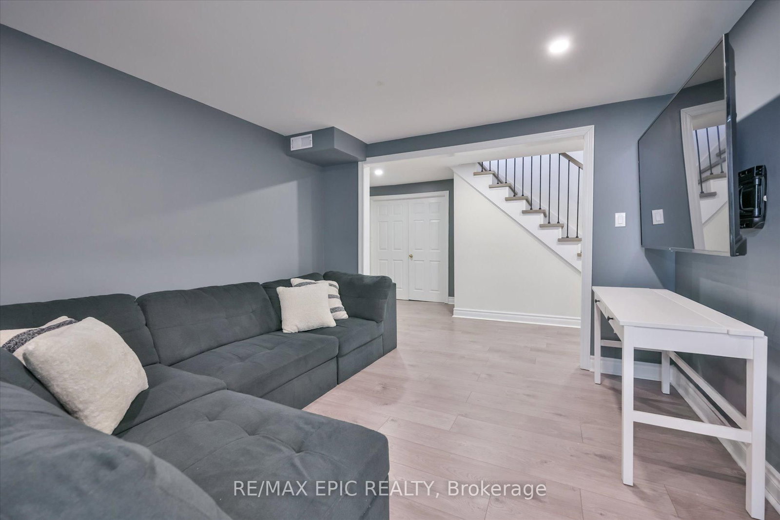 33 Emmett Place • Whitby, ON photo 34