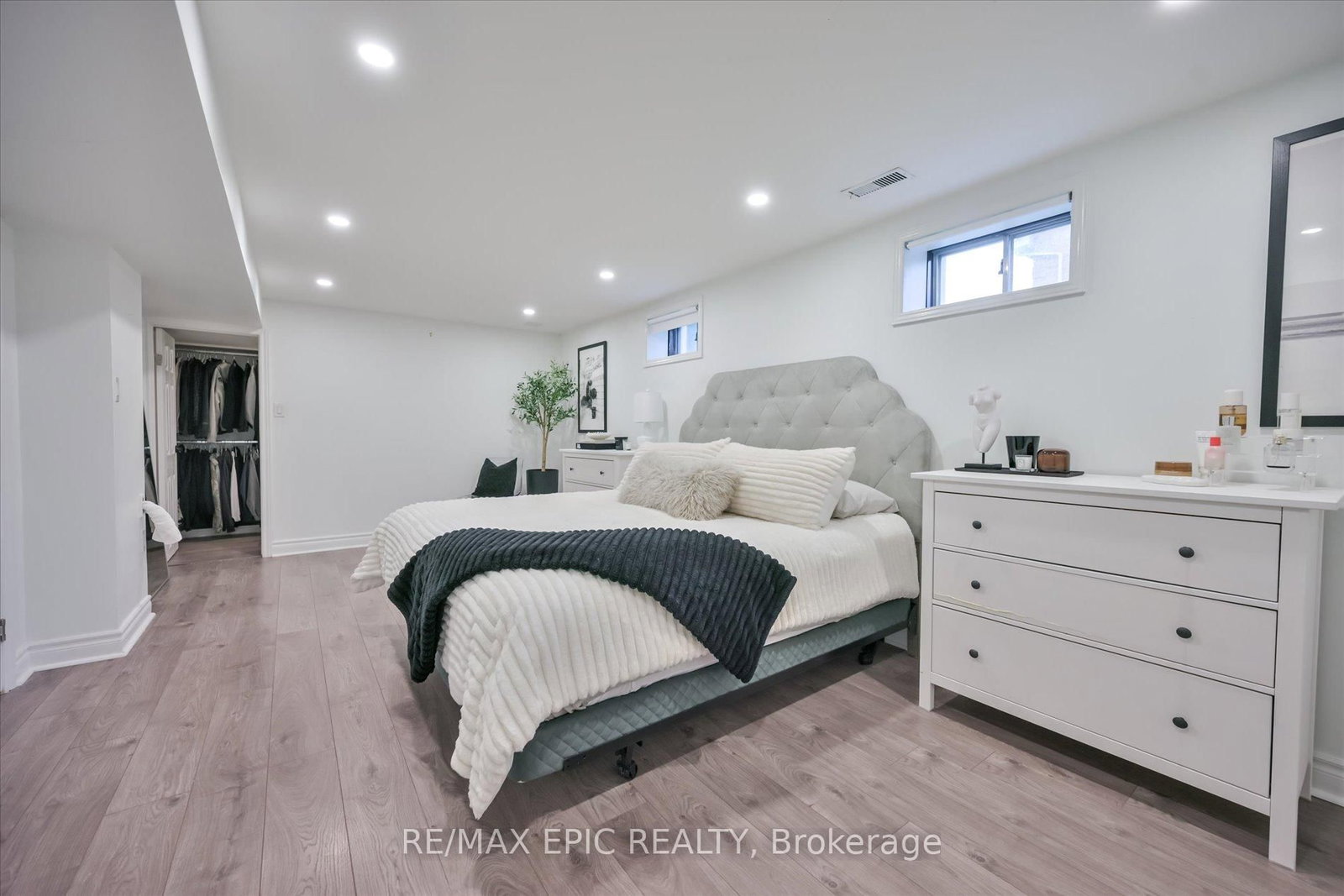 33 Emmett Place • Whitby, ON photo 36