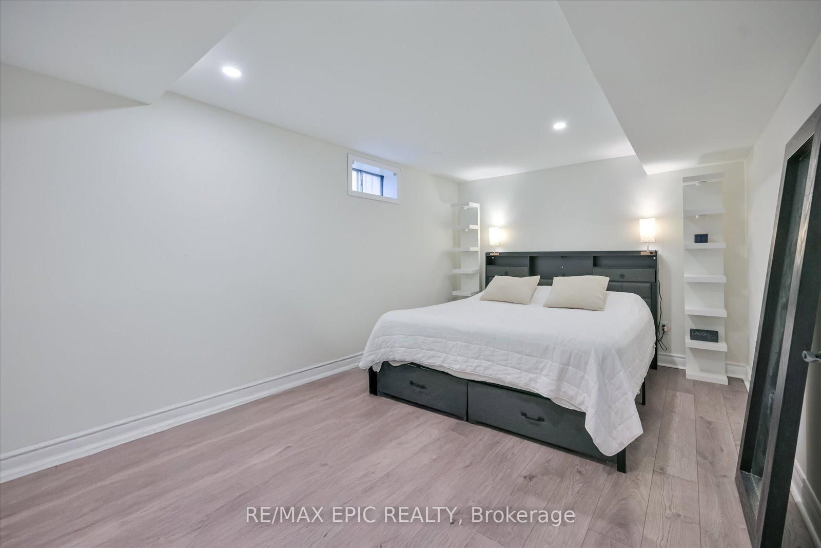 33 Emmett Place • Whitby, ON photo 39