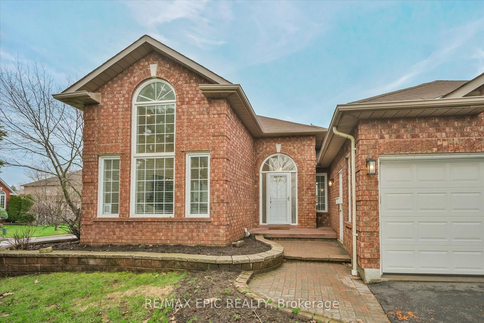 33 Emmett Place • Whitby, ON photo 4