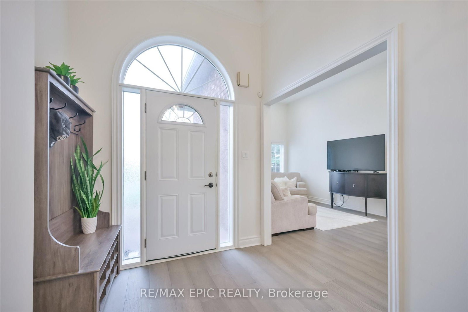 33 Emmett Place • Whitby, ON photo 5
