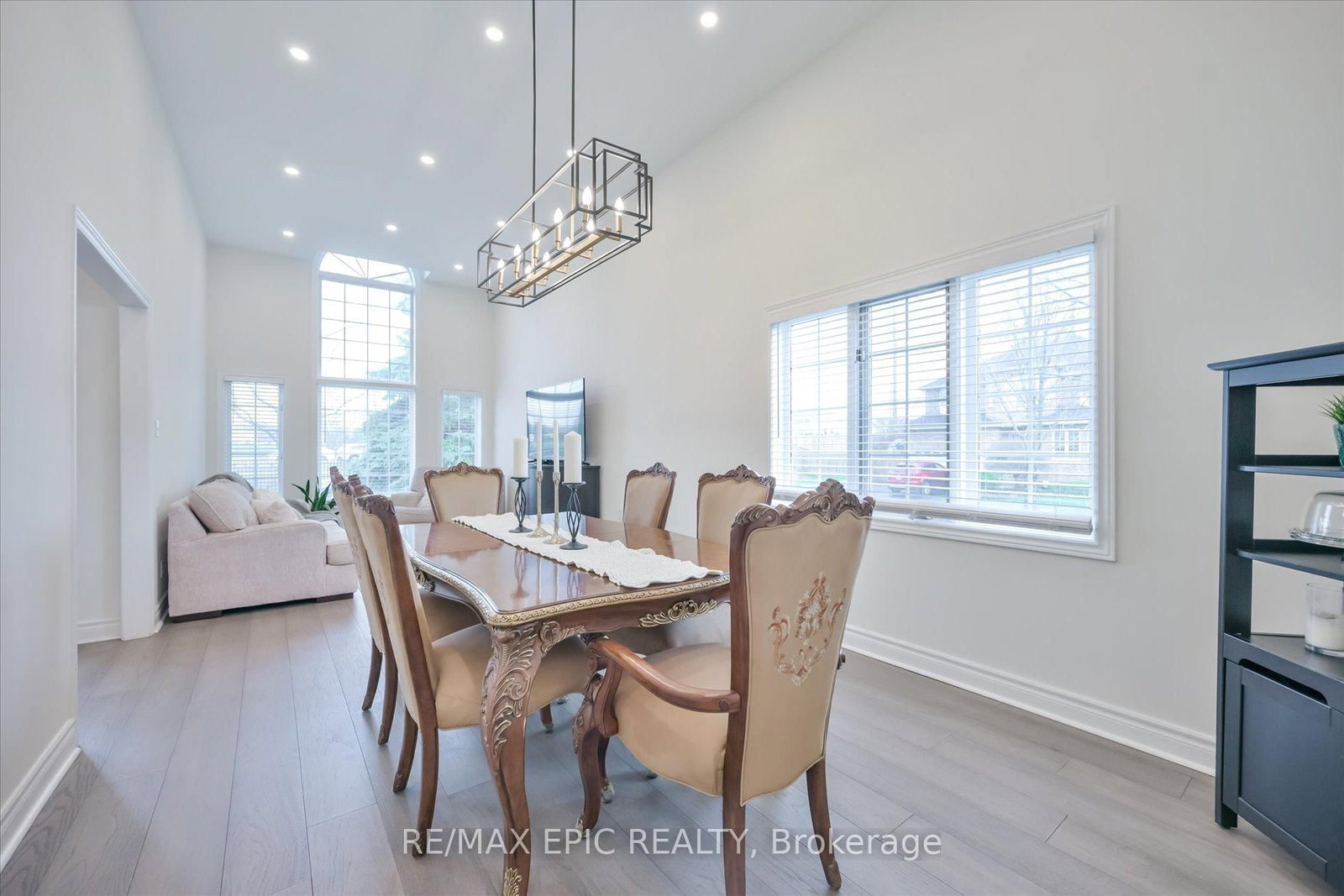 33 Emmett Place • Whitby, ON photo 8