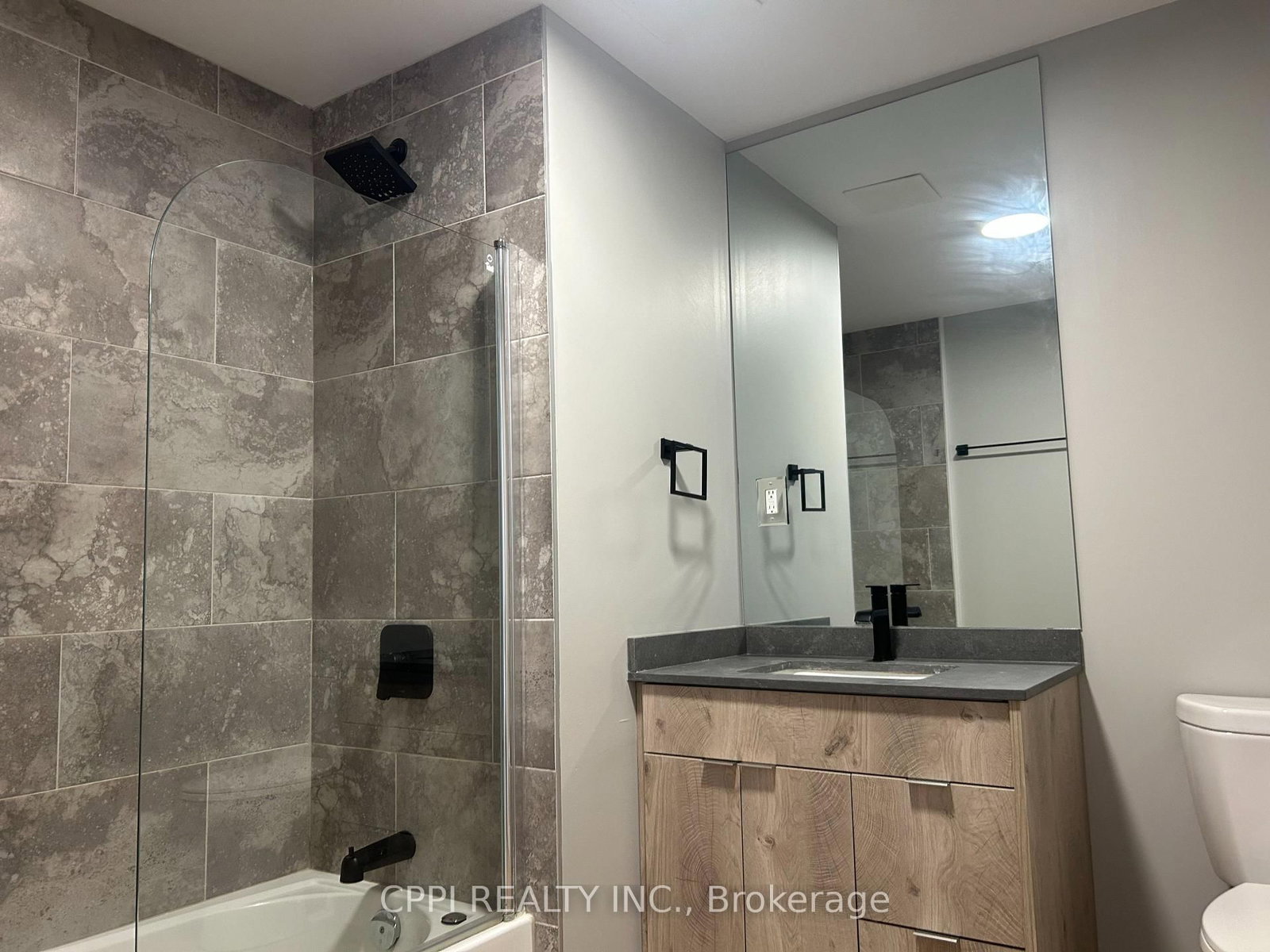 301 - 70 King Street E, Oshawa 4