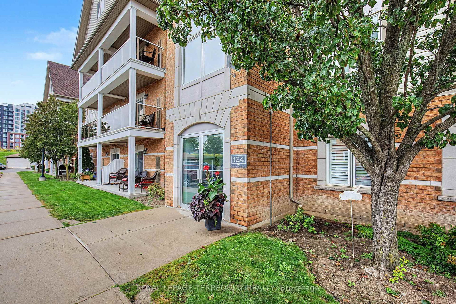 124 Aspen Springs Drive • #309 • Clarington, ON photo 2