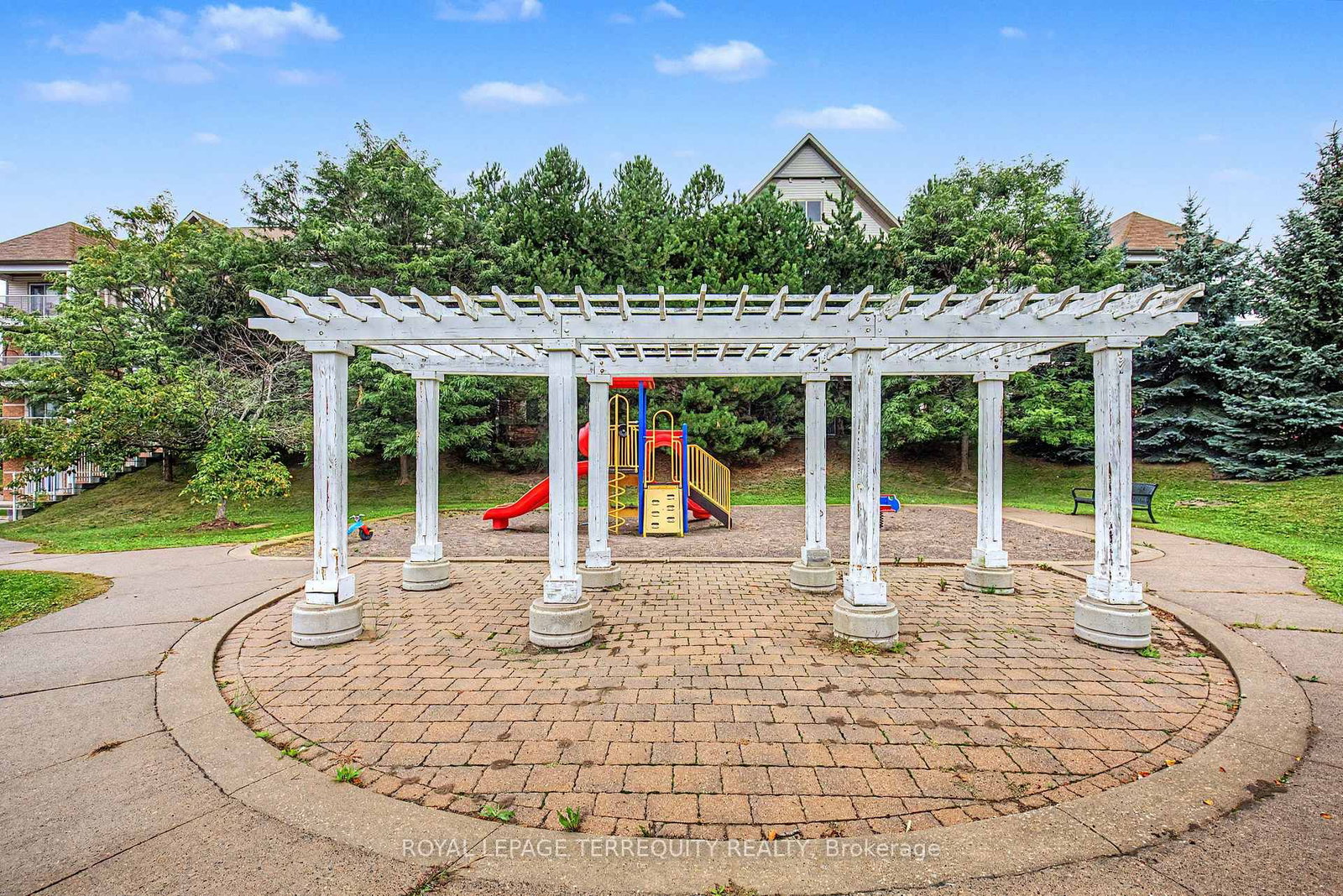 124 Aspen Springs Drive • #309 • Clarington, ON photo 4