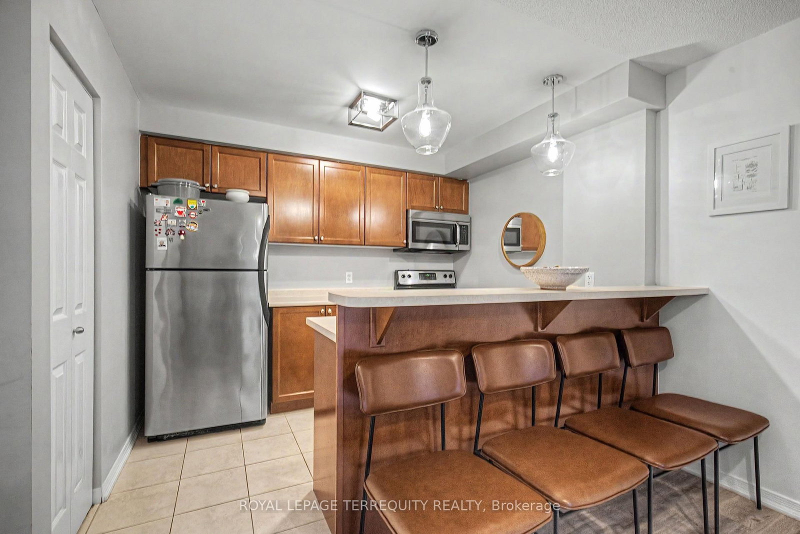 124 Aspen Springs Drive • #309 • Clarington, ON photo 9