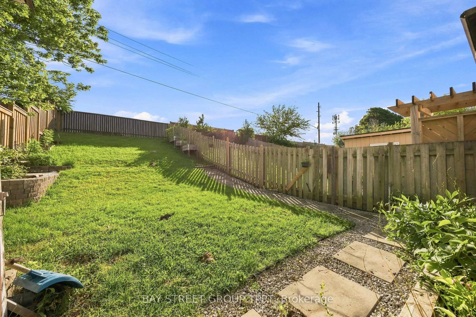 927 Southridge Street • Oshawa, ON photo 36