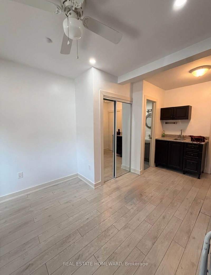 5 - 1659 Gerrard Street E