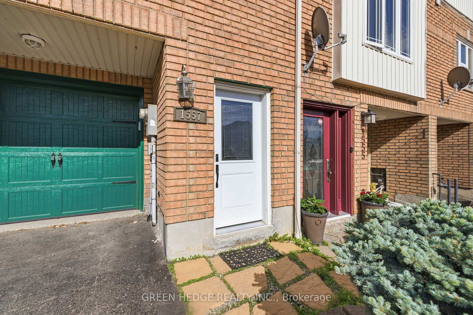1557 Hummingbird Court • Pickering, ON photo 3