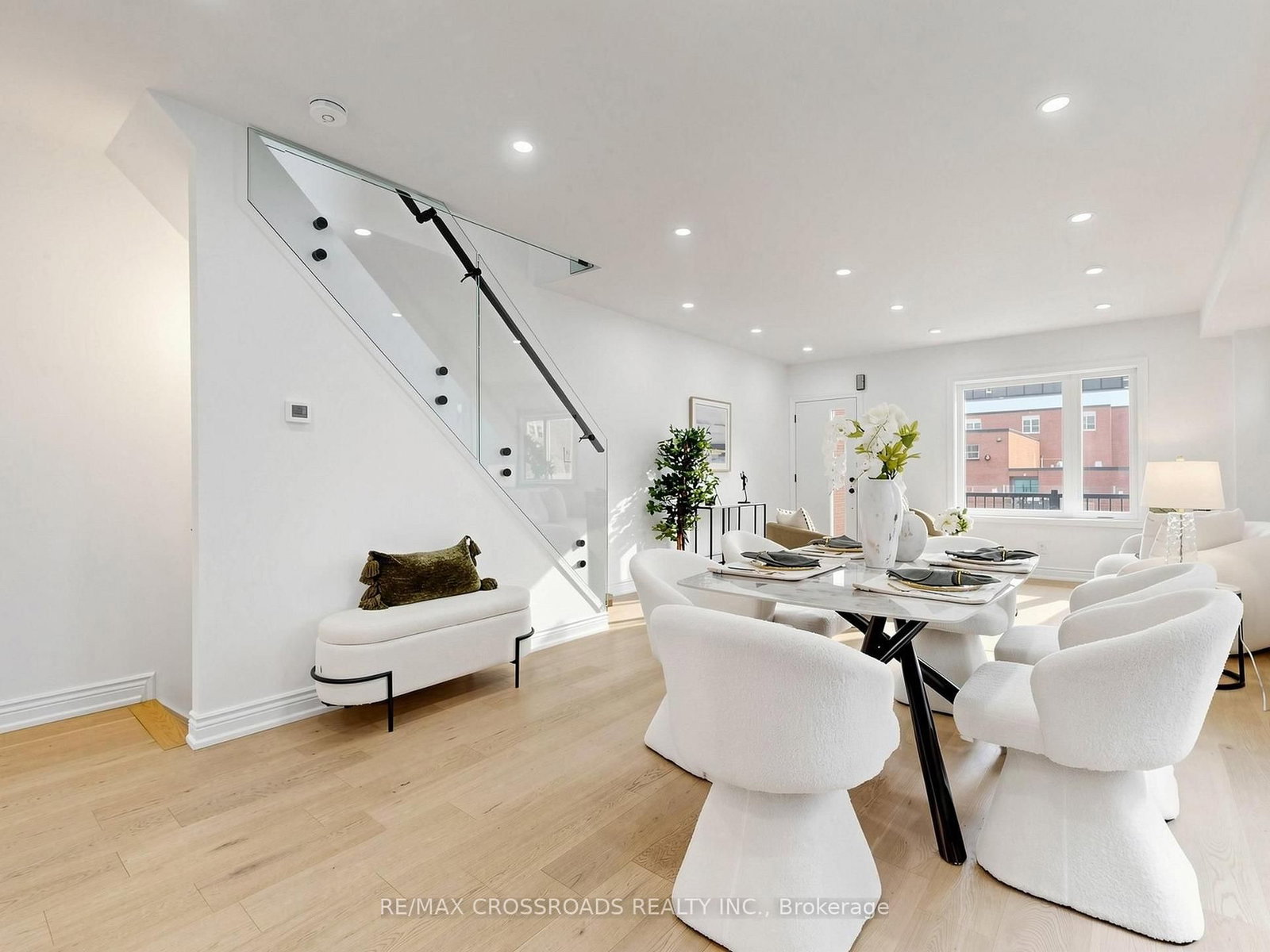 548 Glebeholme Boulevard • Toronto, ON photo 10