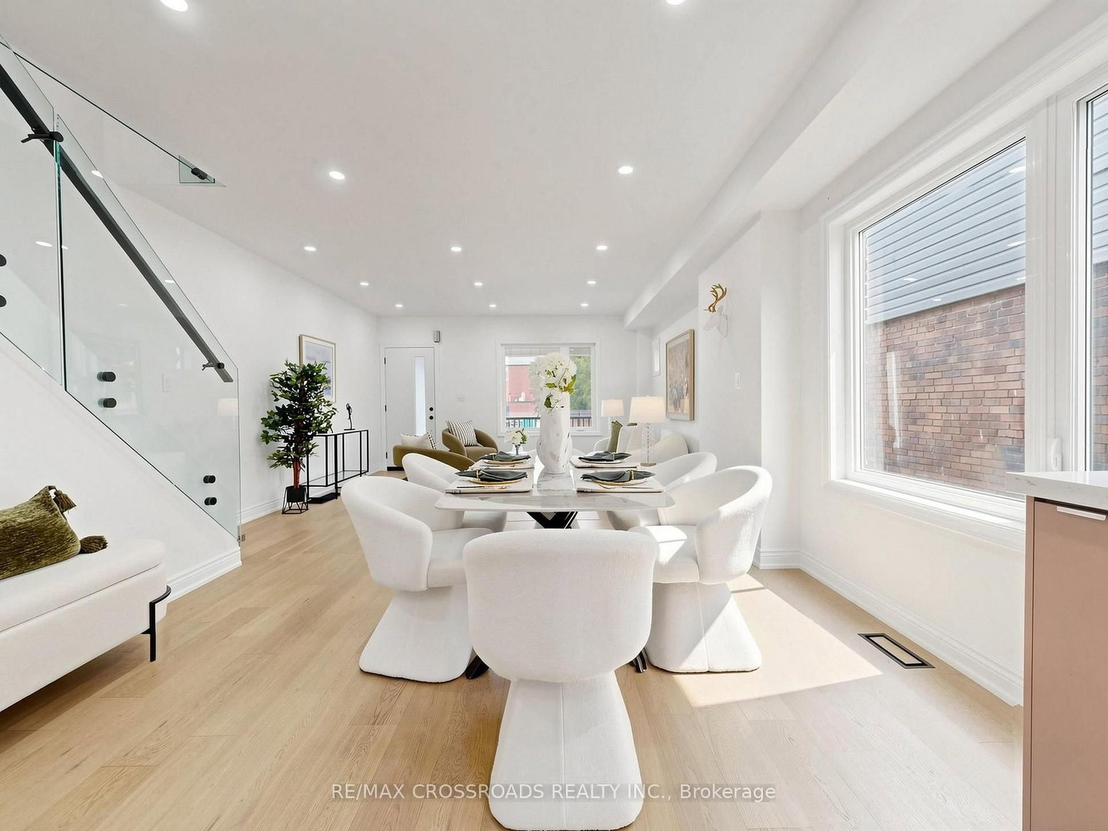 548 Glebeholme Boulevard • Toronto, ON photo 11