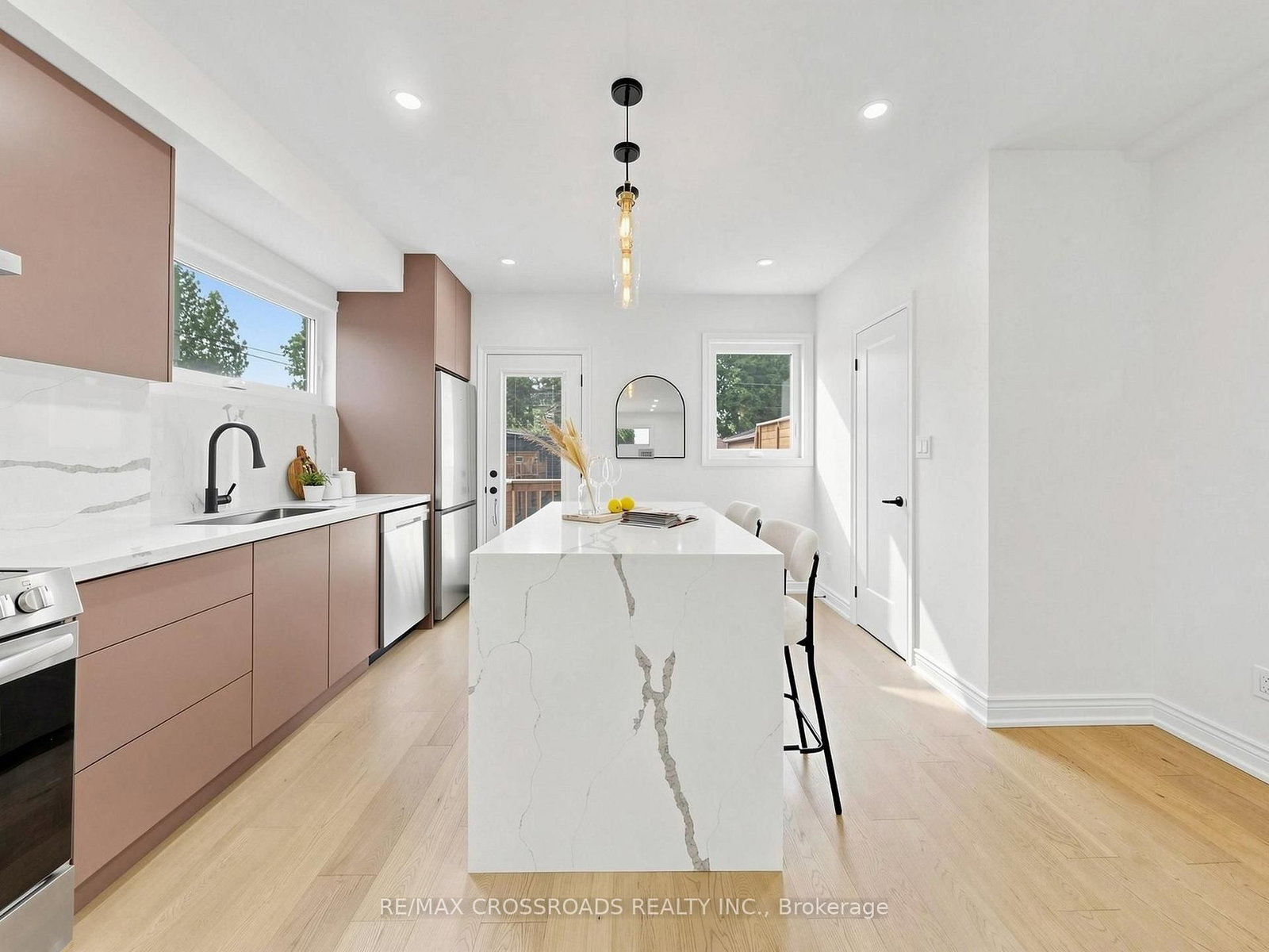 548 Glebeholme Boulevard • Toronto, ON photo 16