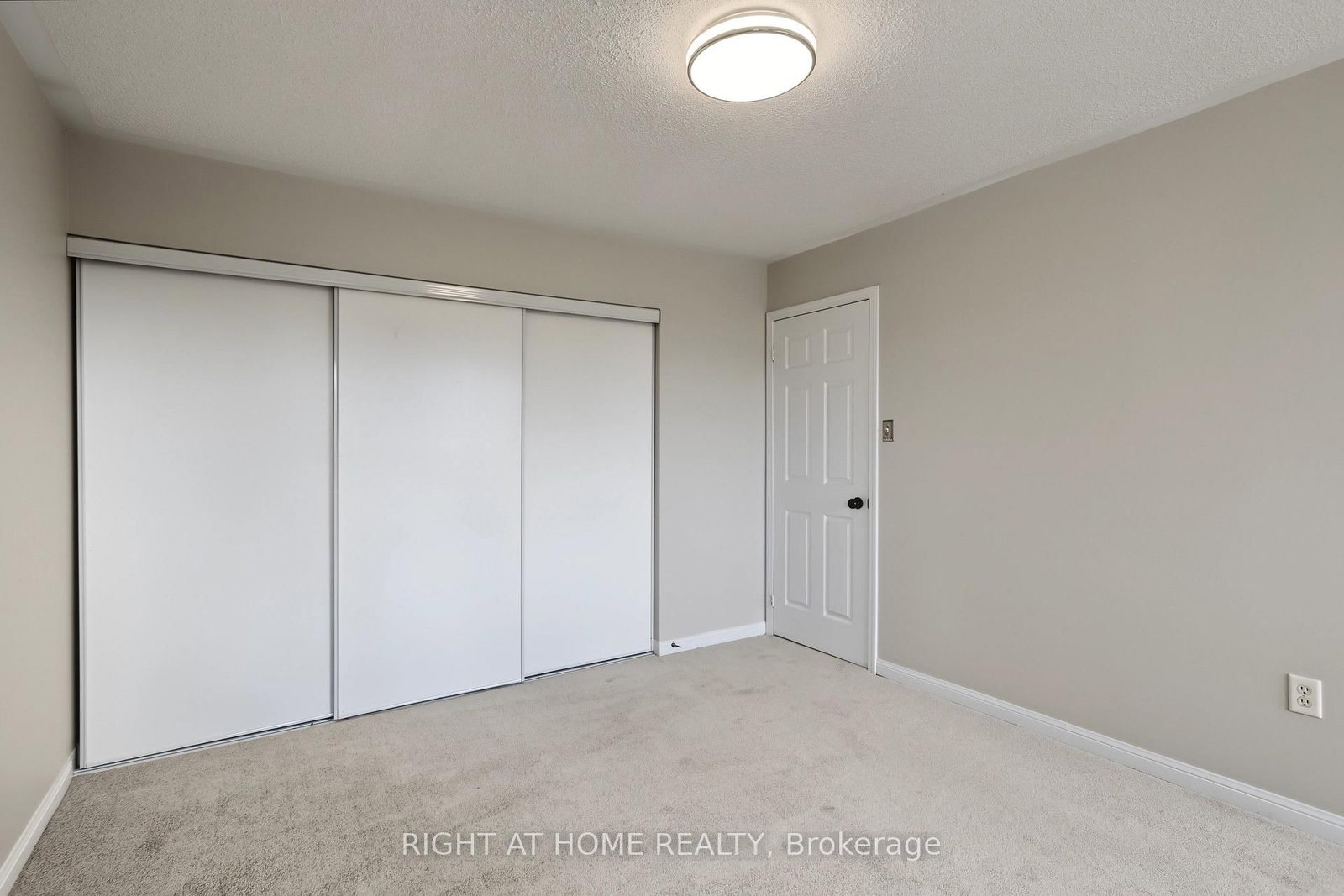 88 Scottsdale Drive • Clarington, ON photo 24