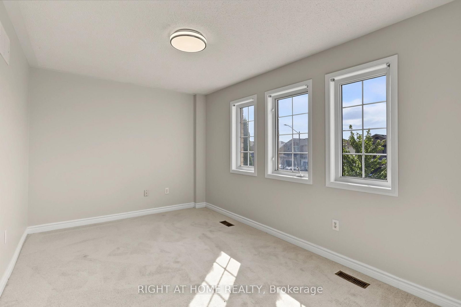 88 Scottsdale Drive • Clarington, ON photo 25