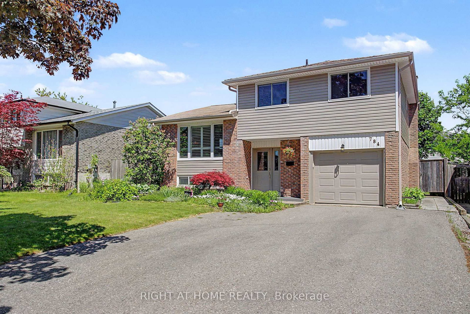 784 Rodney Court • Oshawa, ON photo 1