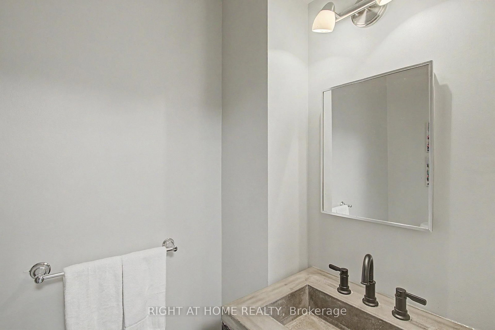 784 Rodney Court • Oshawa, ON photo 5