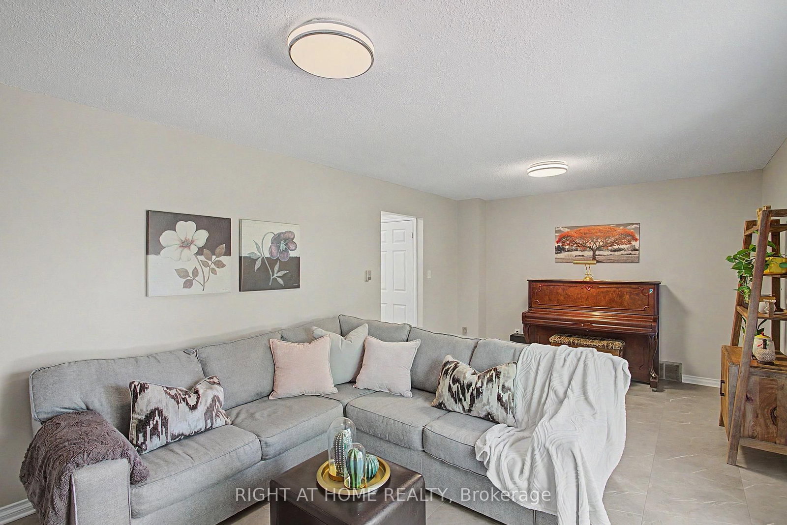 784 Rodney Court • Oshawa, ON photo 8