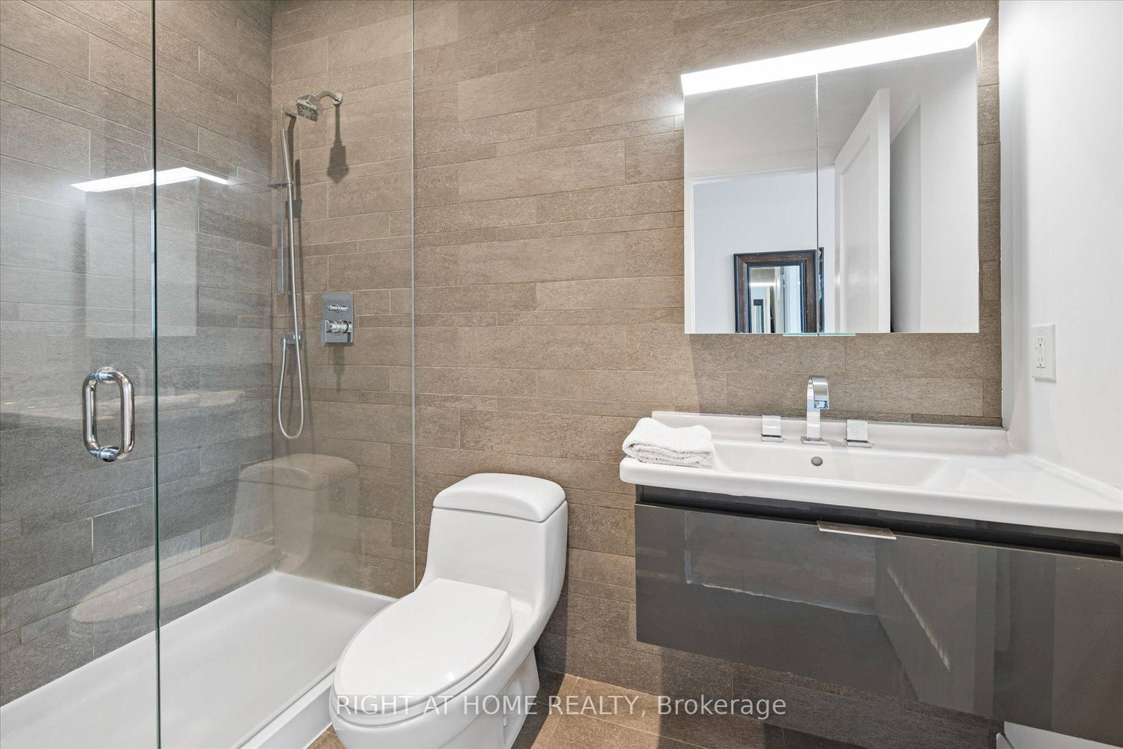 580 Kingston Road • #PH1 • Toronto, ON photo 16