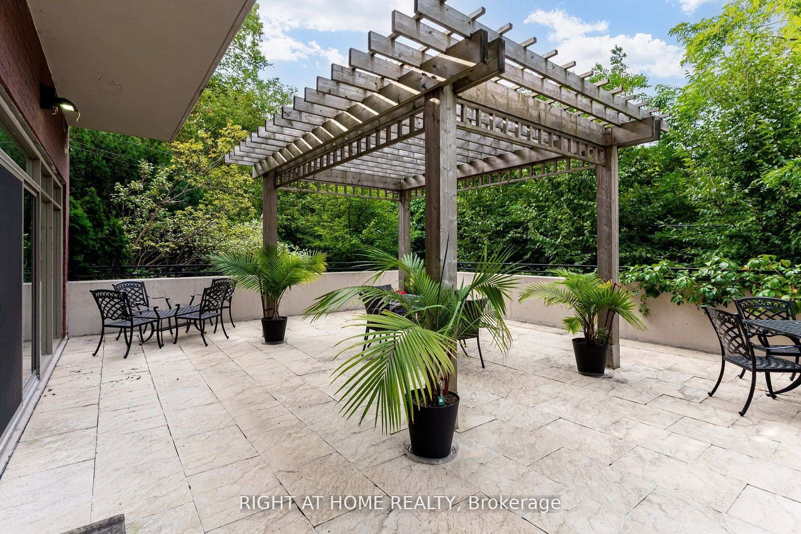 580 Kingston Road • #PH1 • Toronto, ON photo 21
