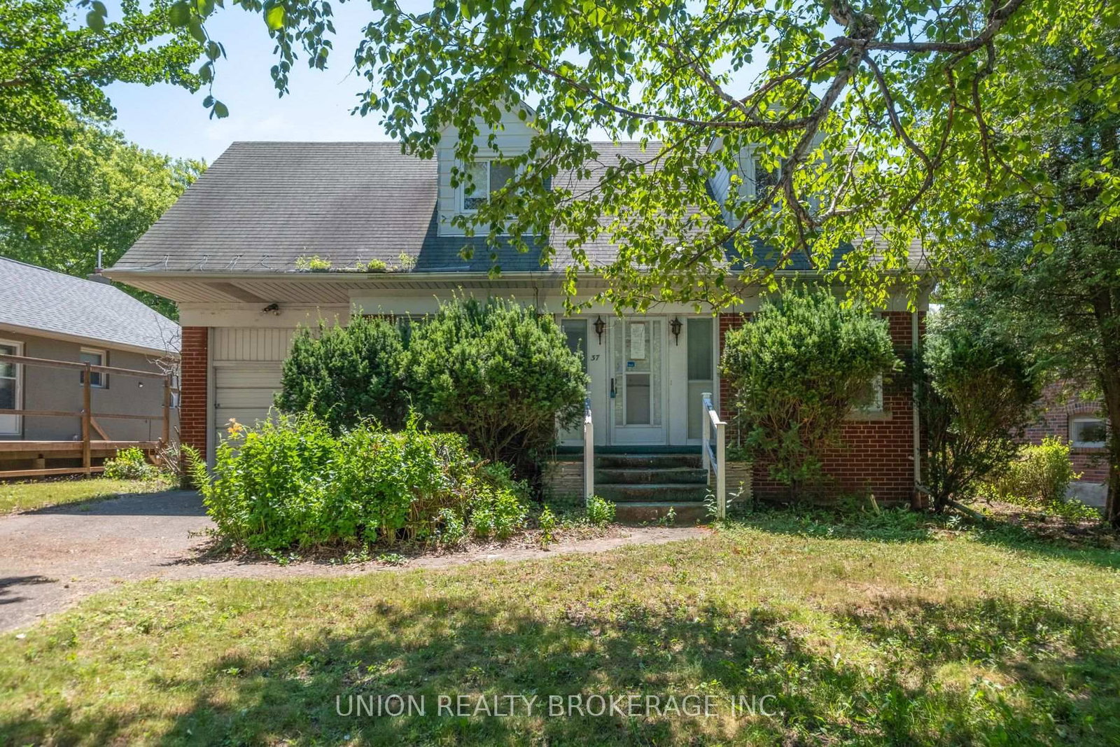 37 Shirley Crescent • Toronto, ON photo 3