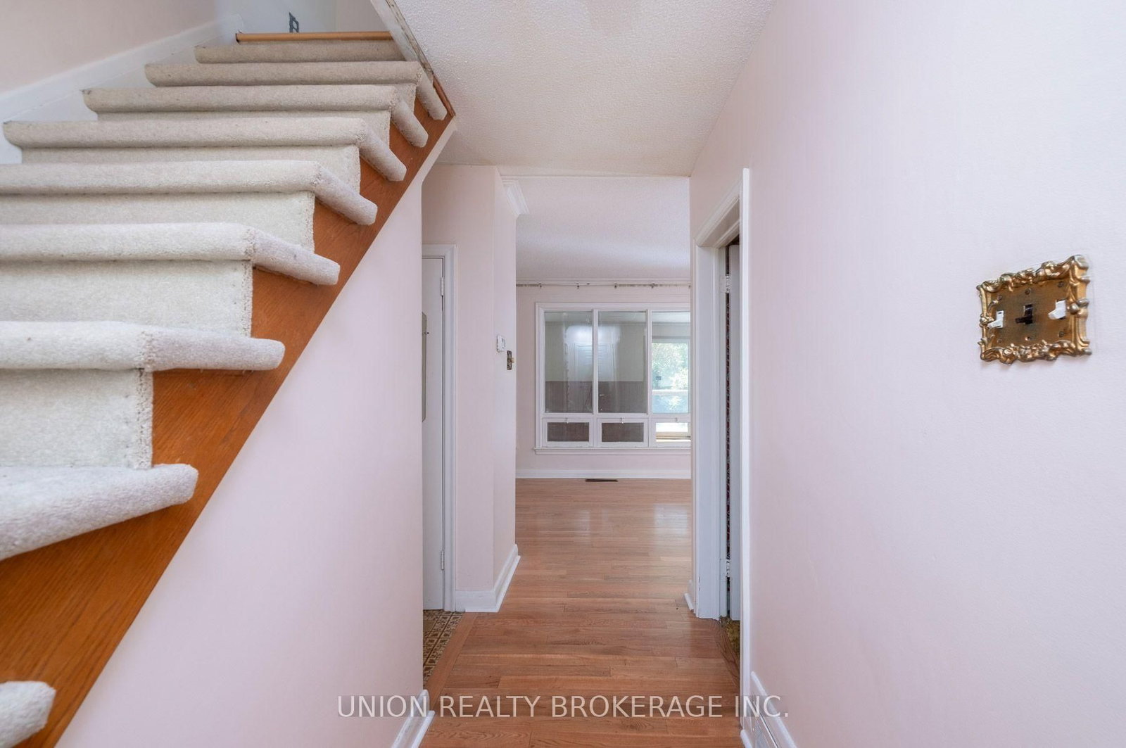 37 Shirley Crescent • Toronto, ON photo 4