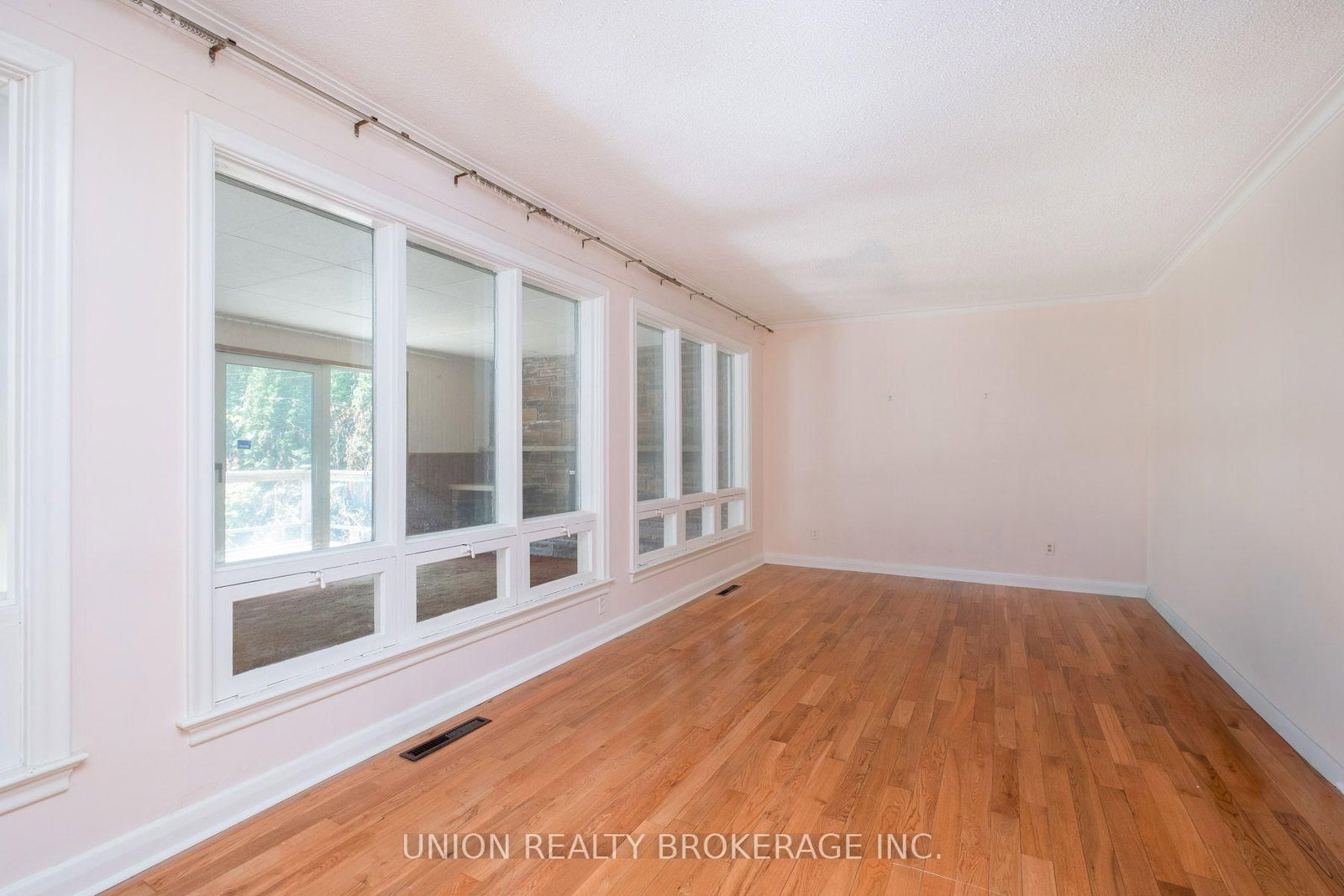 37 Shirley Crescent • Toronto, ON photo 5