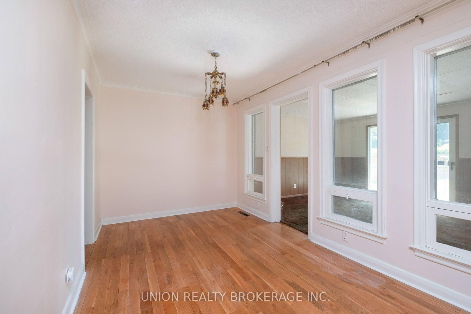 37 Shirley Crescent • Toronto, ON photo 6
