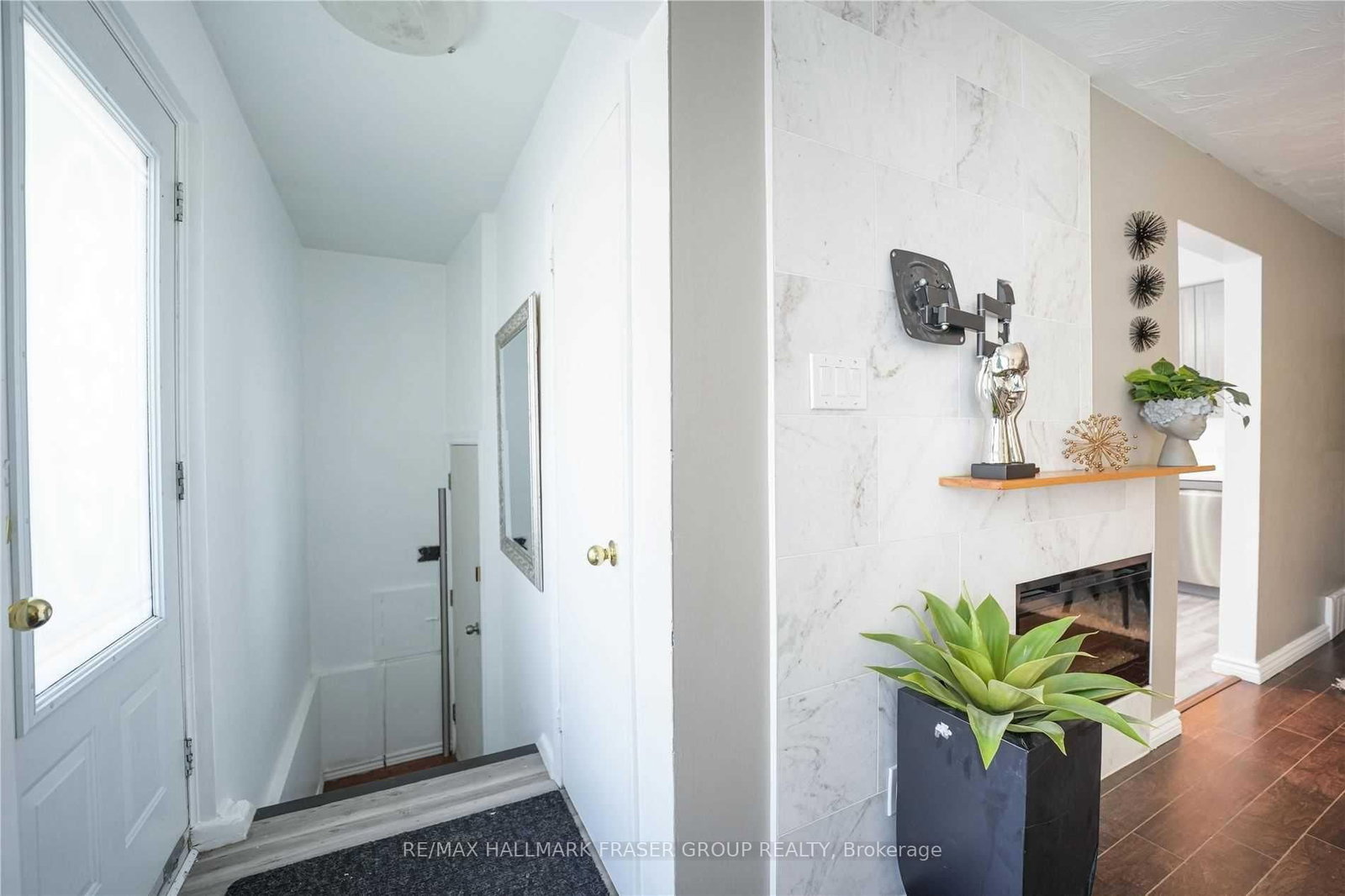92 Overture Road • Toronto, ON photo 8